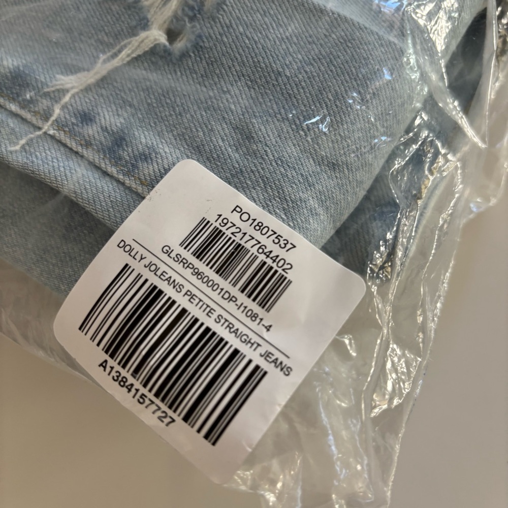 Good American - DOLLY JOLEANS PETITE STRAIGHT JEANS - Picture 5 of 8